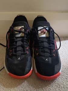 Jordan basketball shoes. Size US:8