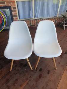 Dining chairs. 2 white and 2 off white.