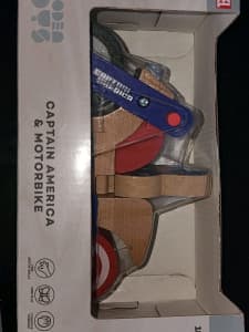 NEW IN PACKAGING CAPTAIN AMERICA AND MOTORBIKE 
