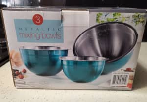 3 Metallic Mixing Bowls With Lids (Brand New) !