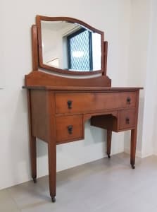 1890s QUARTERSAWN, Stunning Silky Oak Hallway Table & Swing Mirror.