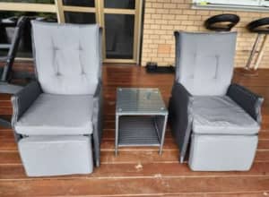 Outdoor recliner chairs