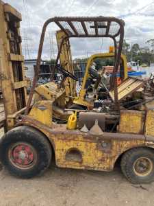 Sold Pending pickup 3x forklifts 2t, 2.5t and 4t for Scrap