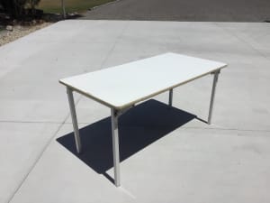 Table folding legs very Solid