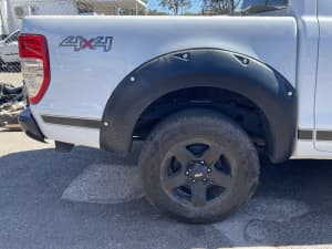 FORD RANGER PX2 / PX3 FX4 DUEL CAB TUB TAILLIGHTS BUMPER & TOW BAR