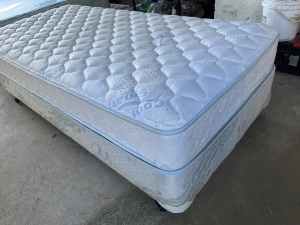 Single mattress and ensemble base