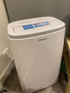 Near new OLIMPIA 4.7kW Portable Air Conditioner