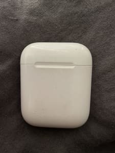 Apple AirPods charging case