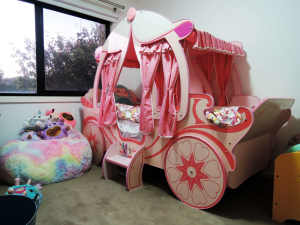 THE PRINCESS CASTLE CARRIAGE PINK BED FOR KIDS
