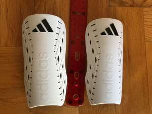 Adidas kids soccer shin pads 15 x 7 cm - cleaned & v good condition