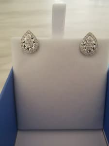 1ct Natural Diamond Earrings/ 9k White Gold 