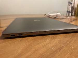 MacBook Pro 13” 2017 great condition, good battery