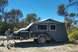 Hard floor camper trailer 