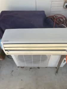 TOSHIBA 2KW REVERSE CYCLE AIR CON