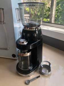 SMEG retro coffee grinder