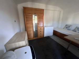 A cottage room to let