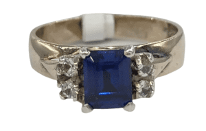 9ct White gold ring with blue stone