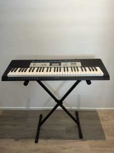 Casio LK136 keyboard with stand