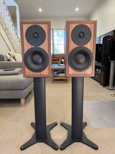 Dynaudio Heritage Special and Stand 20