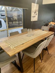 Dining Table (Live edge oak)