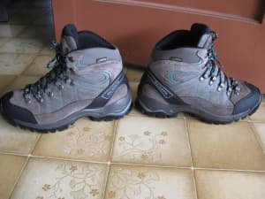 Scarpa Hiking Boots Goretex Vibram sole RRP$350 size EU38, near new