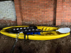 Seaflo Adult Kayak (With Universal Roof Racks, Oar and Life Jacket)