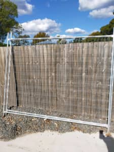 Temporary fencing 2.1 x 2.4 m with concrete blocks 
