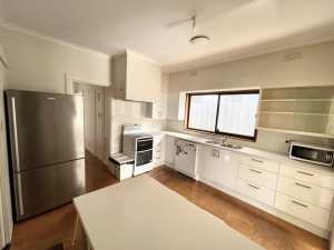 Inner city share house 10 minutes to CBD furnished bills included