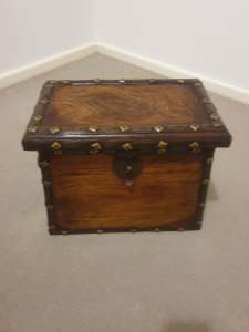 Unique treasure chest/stool
