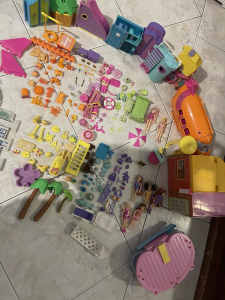 Polly pocket toys with some accessories