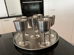 Glasses & serving tray