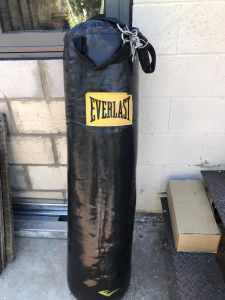 Boxing punch bag ( 135 cm )