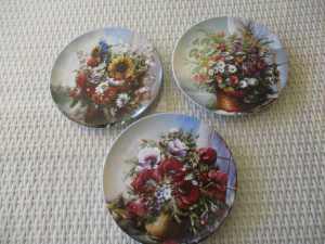 Decorative collectable cabinet plates $10 OR 3 for $20