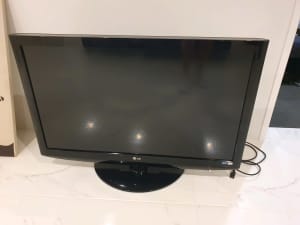 LG 42 inch LCD HDTV TV