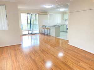 Single Bedroom Accommodation available in Westmead. 4 Mnts to station