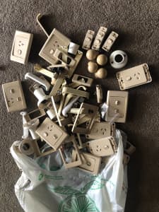 QUANTITY VINTAGE FAWN ELECTRICAL FITTINGS