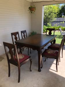Queen Anne style table and chairs