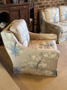 Lovely floral lounge set in great condition