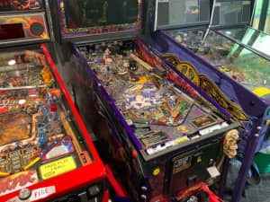 Guns N Roses Collector edition pinball machine