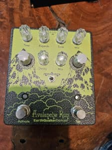Earthquaker Devices Avalanche Run v2 delay / reverb guitar pedal