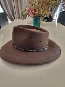 Akubra Cattleman hat