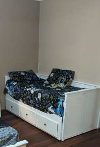 HEMNES Ikea Day-bed w 3 drawers. Can be double bed.