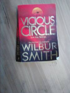 VICIOUS CIRCLE WILBUR SMITH PAPERBACK BOOK