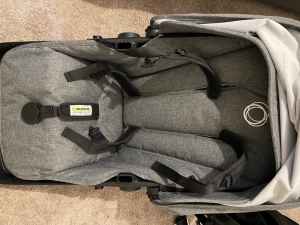 Bugaboo Lynx Seat Frame complete and bassinet
