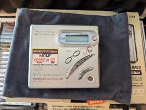 SONY R500MD Minidisc player recorder & Sony Softcase