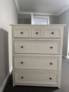 Wanted: Five Drawer Chest in white color