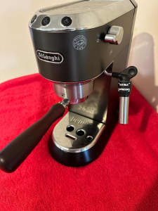 Delonghi Dedica EC685 Espresso Machine & Accessories