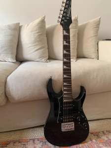 Ibanez Gio Mikro electric guitar near new with case