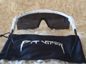 Pit Viper C17 Polarised sunglasses, BNIB, white/black incl receipt