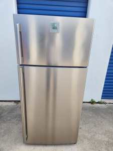 Extra Large Westinghouse Fridge Freezer 520 litres 
